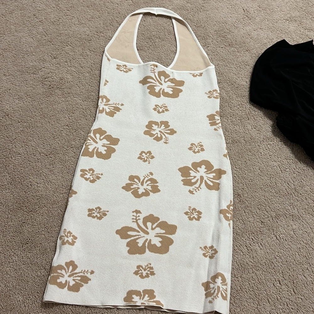 RUNWAY THE LABEL Halter Neck Hawaiian Tropic Dress π - Picture 3 of 3